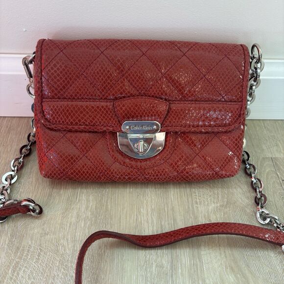 Calvin Klein Red Quilted Faux Python Crossbody Bag Chain Strap 8"x5.5" Y2K - Picture 1 of 14